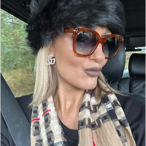 Meet your Posher, Shana - Picture 2 of 16